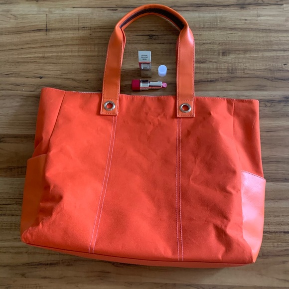 Tote bag and lipstick - Picture 1 of 2